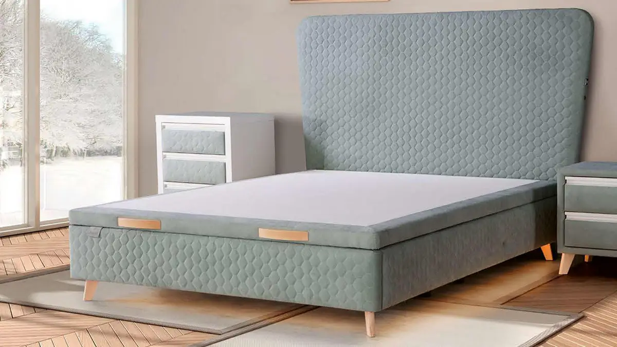 Cama de matrimonio tapizada en gris con respaldo acolchado - Muebles Hermanos Herrera