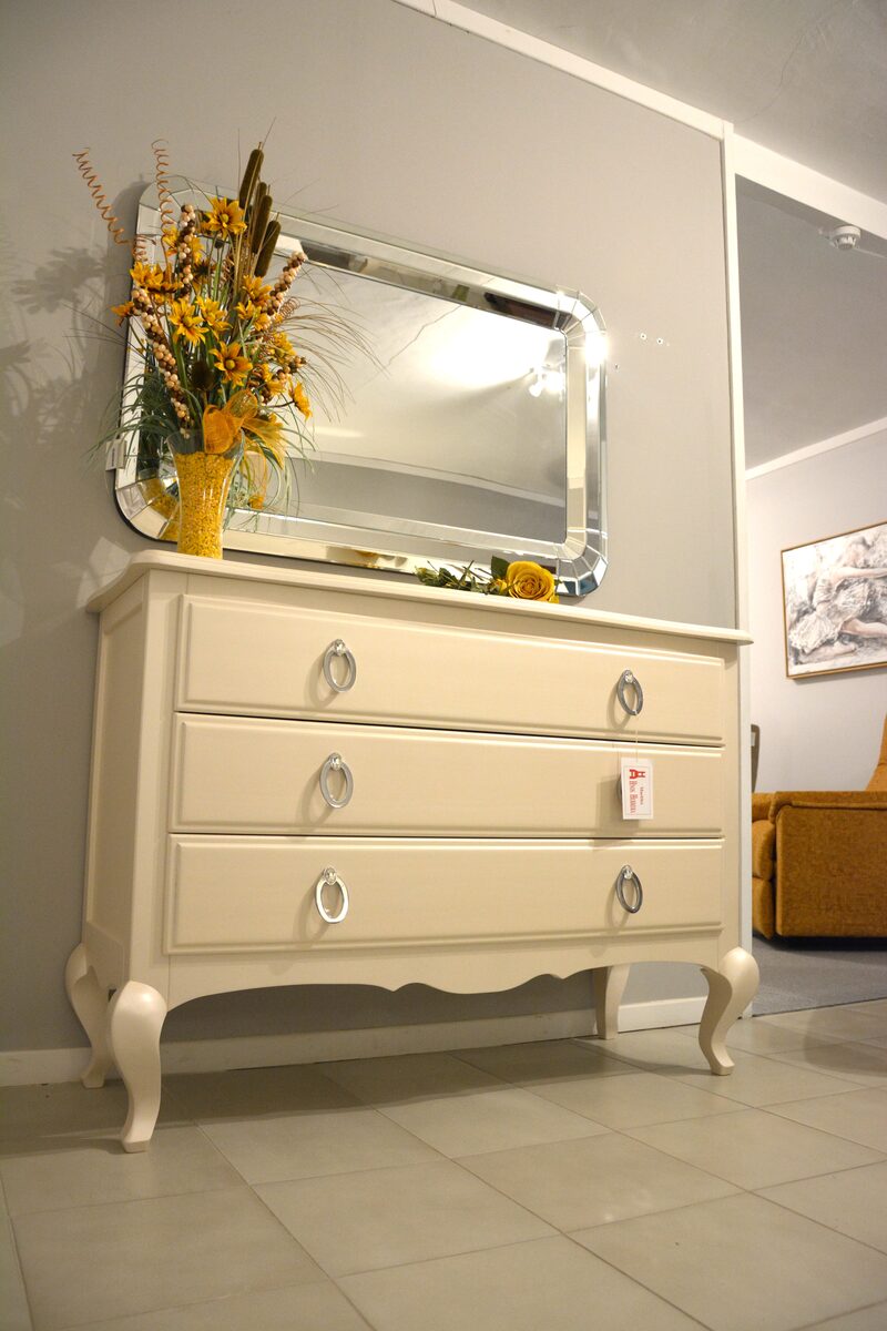 Dormitorio clásico crema - cómoda