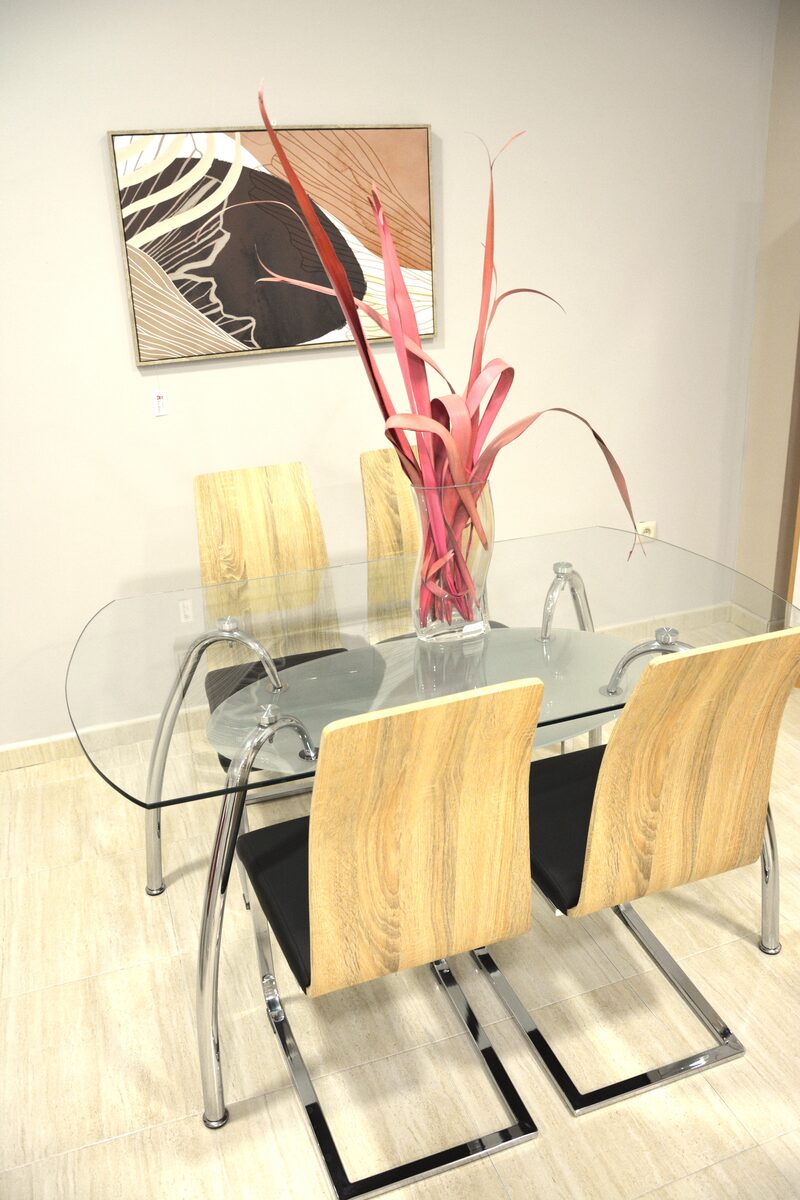 Mesa comedor con tapa de cristal