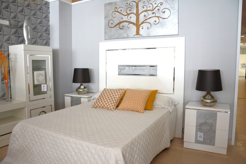 Dormitorio clásico blanco - frontal