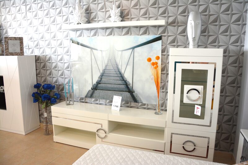 Salón blanco y plateado - frontal